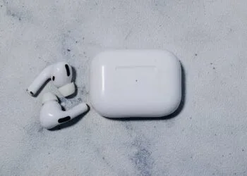 iOS 26 AirPods