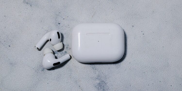 iOS 26 AirPods