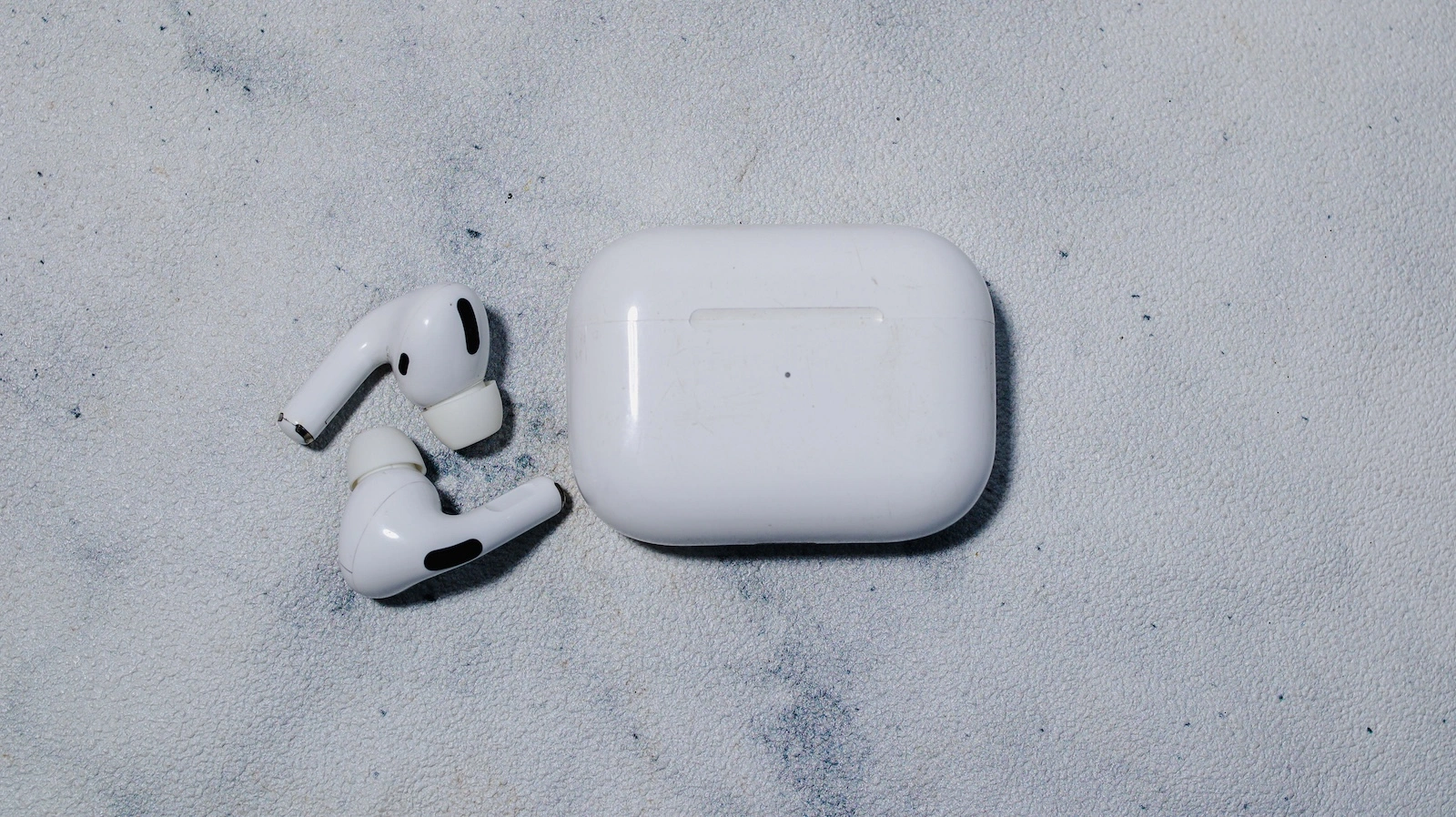 iOS 26 AirPods