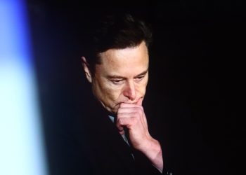 Apple Elon Musk
