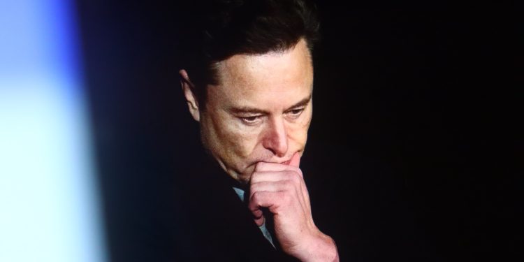 Apple Elon Musk