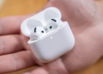 iOS 26 AirPods