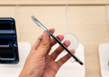 iPhone Air Teardown