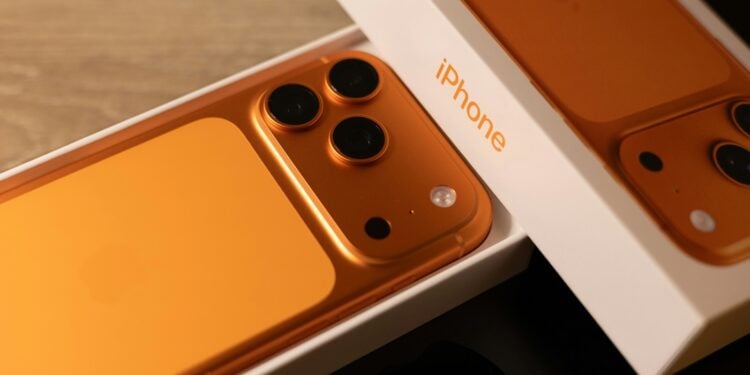 iPhone 17 Pro Cosmic Orange