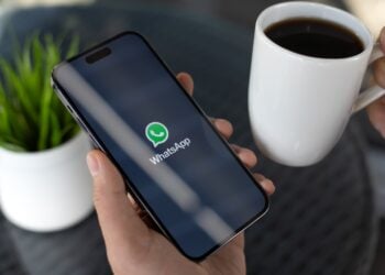 WhatsApp Liquid Glass