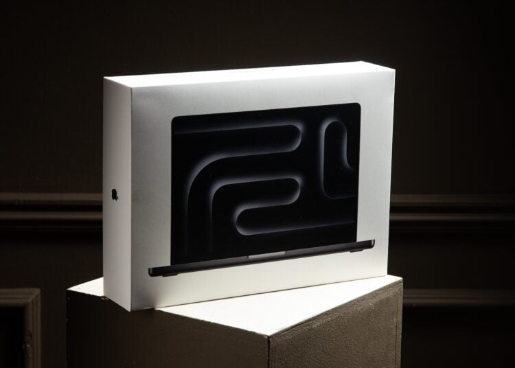 M6 MacBook Pro Apple