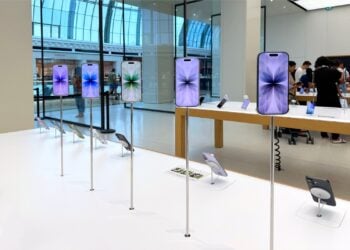 iPhone 17 Apple Stock