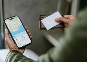 Nomad Tracking Card Pro