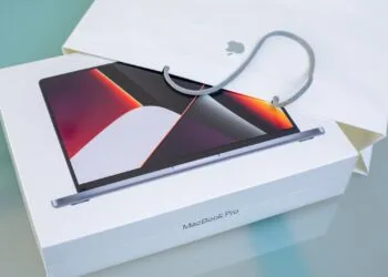 OLED MacBook Pro Apple