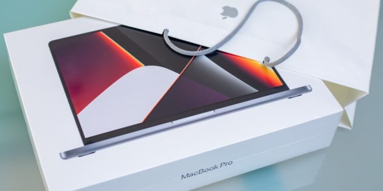 OLED MacBook Pro Apple