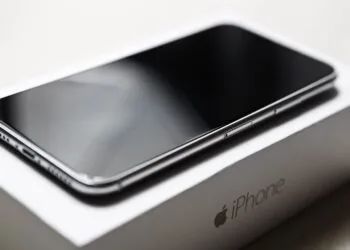 Apple iPhone 2027