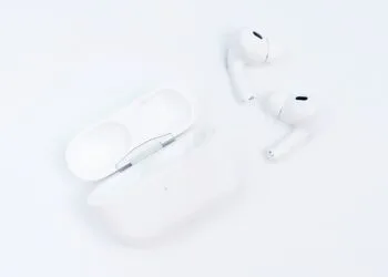 AirPods Apple