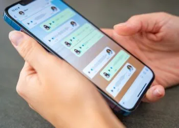 WhatsApp Liquid Glass