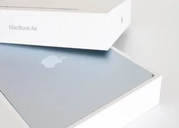 MacBook Air Apple
