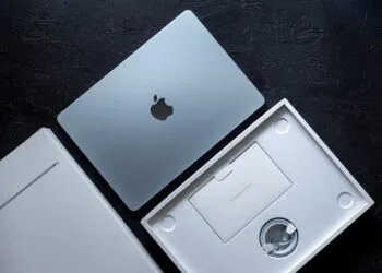 MacBook Air Apple