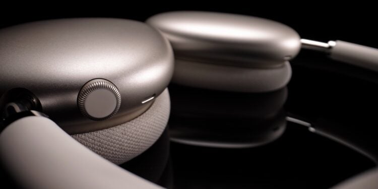 Apple AirPods Max vs AirPods Max 2