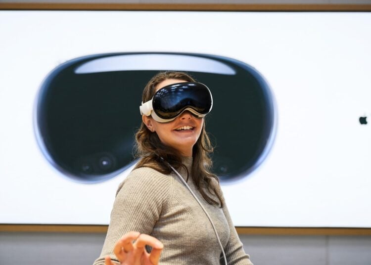 Apple Vision Pro John Ternus