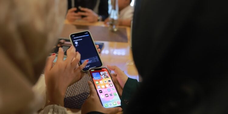 AirDrop not working: All Solutions for iOS 26