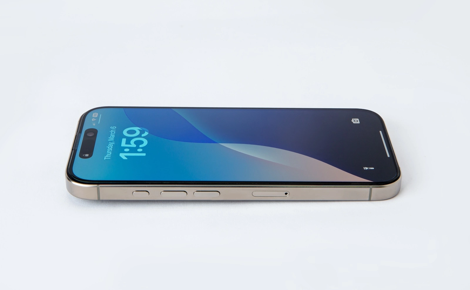 iPhone Pro Titan Aluminium Apple