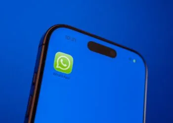 WhatsApp Liquid Glass