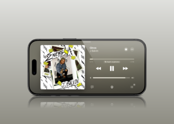 Apple Music unter iOS 27 im Querformat mit laufendem Titel und linksbündiger Seitenleiste