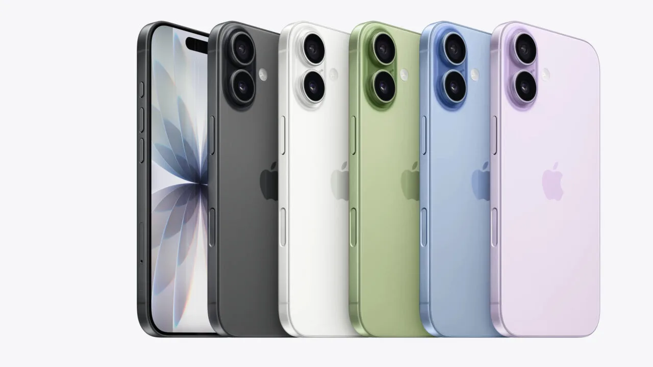 Fünf iPhone-Modelle in verschiedenen Farben nebeneinander, eines von vorn mit sichtbarer Dynamic Island, die beim iPhone 18 verkleinert erwartet wird