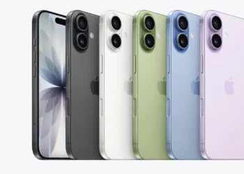 Fünf iPhone-Modelle in verschiedenen Farben nebeneinander, eines von vorn mit sichtbarer Dynamic Island, die beim iPhone 18 verkleinert erwartet wird