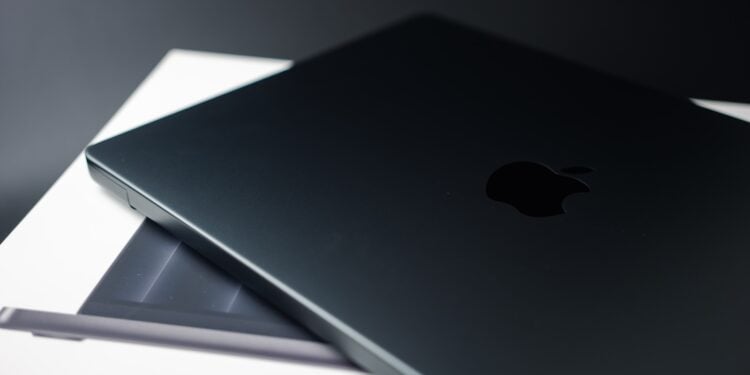 MacBook Ultra Apple
