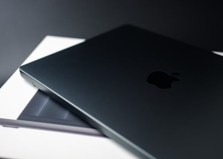 MacBook Ultra Apple