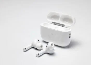 iOS 27 AirPods