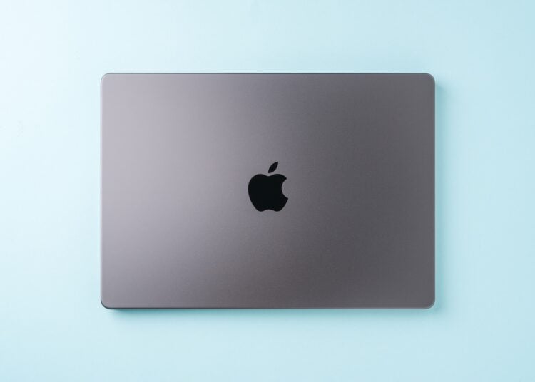 MacBook Ultra Apple