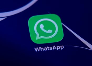 WhatsApp Liquid Glass
