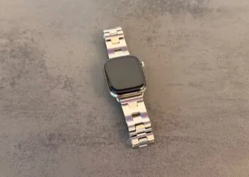 Apple Watch Series 11 Hermès mit Grand H Armband in Satiné, deren Bauform die Apple Watch Series 12 nach bisherigen Gerüchten übernehmen soll