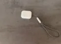 AirPods Pro Ladecase mit Trageschlaufe als Motiv zu AirPods Kamera räumliches Audio, aktuelle Generation ohne Kameras
