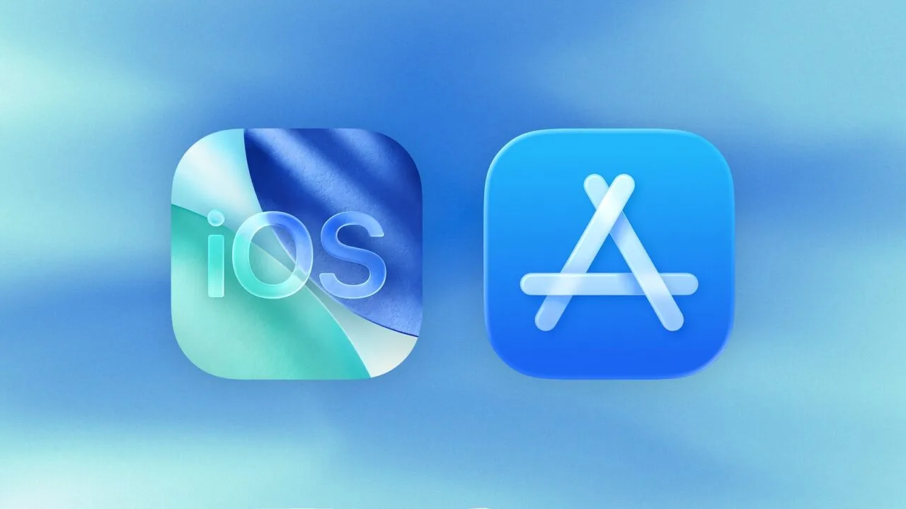 iOS- und App-Store-Symbol nebeneinander auf blauem Verlauf – im App Store in der EU gelten ab Oktober neue Geschäftsbedingungen