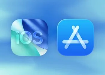 iOS- und App-Store-Symbol nebeneinander auf blauem Verlauf – im App Store in der EU gelten ab Oktober neue Geschäftsbedingungen