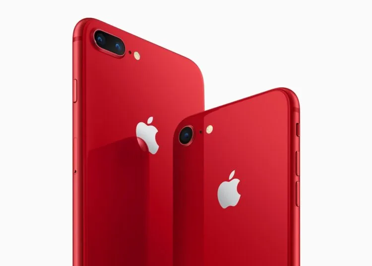 Zwei rote iPhones von hinten als Symbolbild für die kolportierten iPhone Ultra Farben