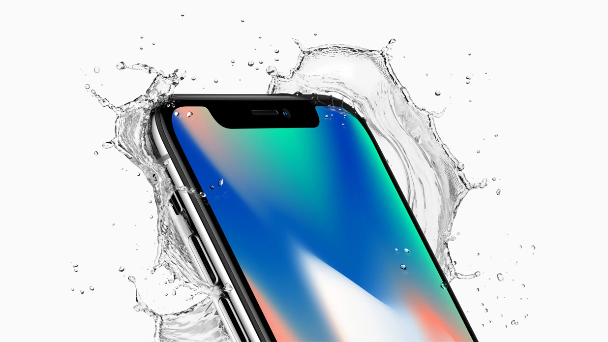 Das iPhone X mit Wasserspritzern vor hellem Hintergrund, das Modell gilt bei Apple nun als veraltet