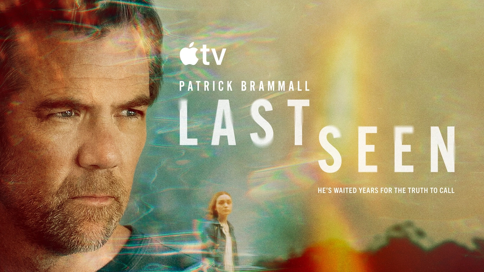 Patrick Brammall im Key Art zur Apple-TV-Serie Last Seen, im Hintergrund die vermisste Tochter der Hauptfigur