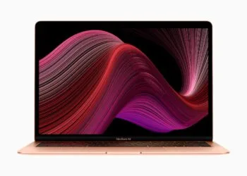 MacBook Air 2018 veraltet: Apples Retina-MacBook-Air, aufgeklappt vor hellem Hintergrund