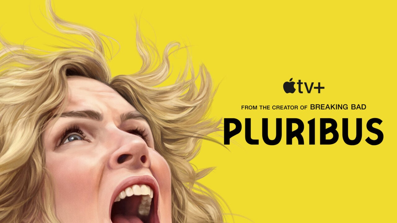 Key Art der Apple-TV-Serie Pluribus mit einer schreienden Frau vor gelbem Hintergrund, deren Fortsetzung als Pluribus Staffel 2 in Kürze gedreht wird