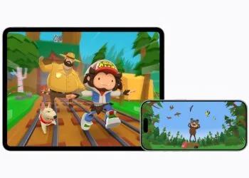 Sneaky Sasquatch rennt im Crossover-Level auf einem iPad, daneben beobachtet er auf einem iPhone Vögel