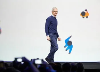 Tim Cook geht über die Bühne einer Apple-Entwicklerkonferenz – Bilanz nach 15 Jahren als Apple-CEO