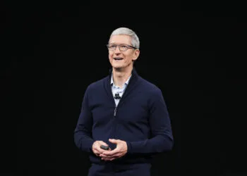 Tim Cook an seinem letzten Tag als Apple-CEO bei einem Auftritt auf einer Apple-Bühne