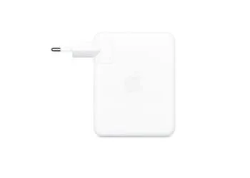 Apples 140W USB-C Power Adapter mit Eurostecker, für den Apple die Firmware 1.4.90 verteilt