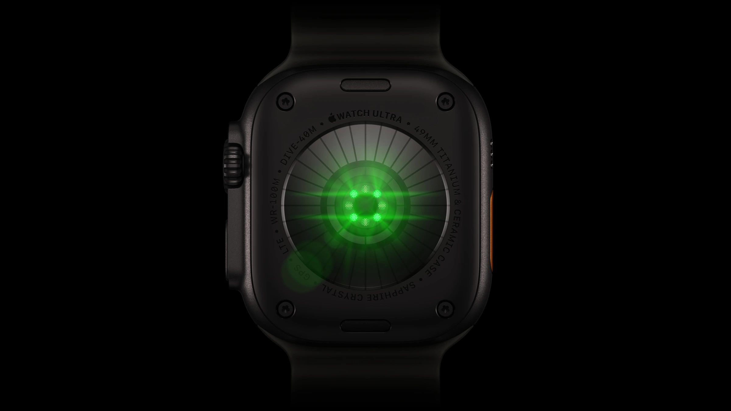 Rückseite der Apple Watch Ultra 4 mit dem leuchtenden optischen Herzsensor vor schwarzem Hintergrund