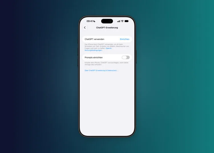 iPhone mit der Einstellungsseite der ChatGPT-Erweiterung, auf der ChatGPT in Apple Intelligence noch eingerichtet werden muss