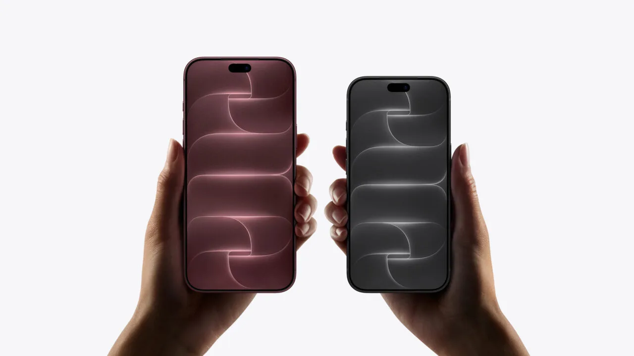 Zwei iPhone 18 Pro in Burgunder und Schwarz werden nebeneinander in den Händen gehalten