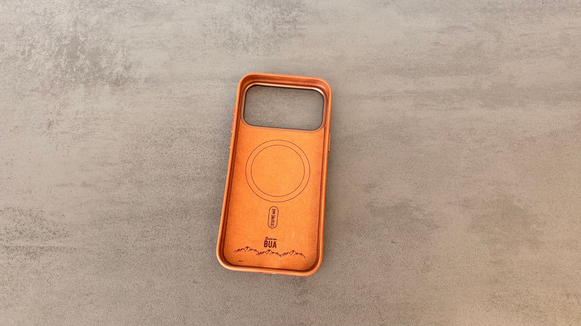 Inside of the leather case for the iPhone 18 Pro Max with soft lining, printed MagSafe ring and embossed Bavarian BUA logo