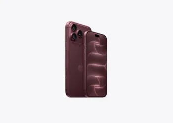 Rück- und Vorderseite des iPhone 18 Pro in Burgunder, dem Modell der ersten Testberichte